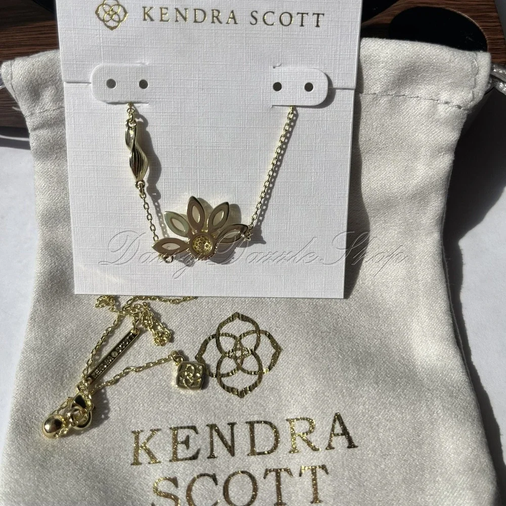 ✨New Kendra Scott Pink Mix Gold Plated Anya Flower Short Pendant Necklace 🌼